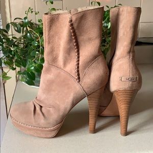 Size 6.5 authentic Ugg boots